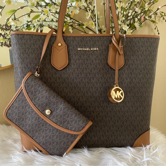 New Michael Kors Eva Large Logo Tote Bag - Picture 11 of 12